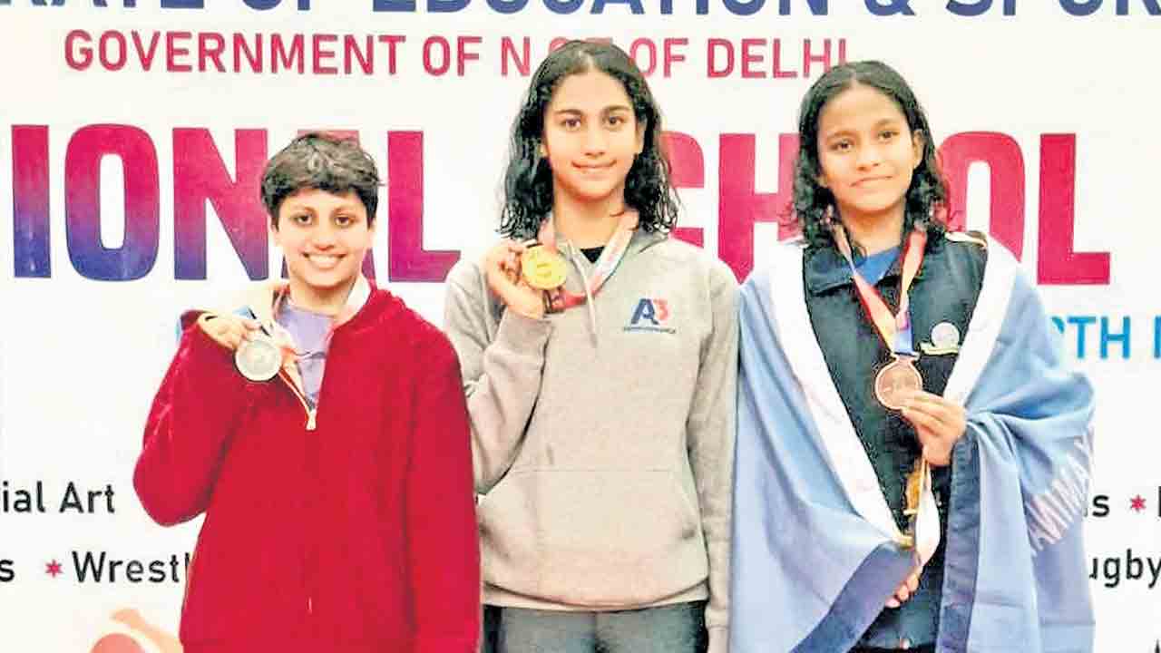 శివానీకి స్వర్ణం.. ఎస్‌జీఎఫ్‌ఐ జాతీయ స్విమింగ్‌ టోర్నీ