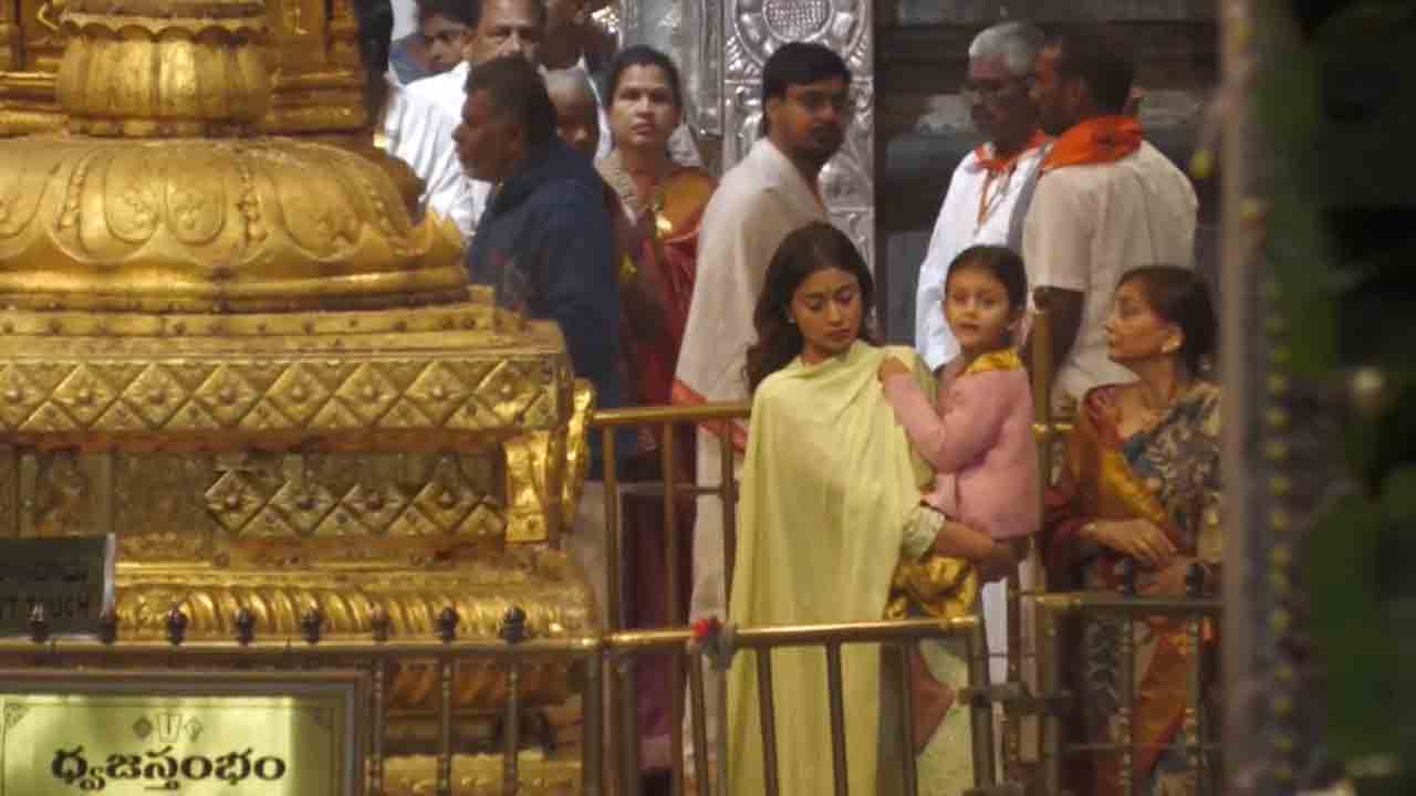 Tirumala Tirupati | తిరుమ‌ల శ్రీవారిని ద‌ర్శించుకున్న శ్రియ శ‌ర‌ణ్
