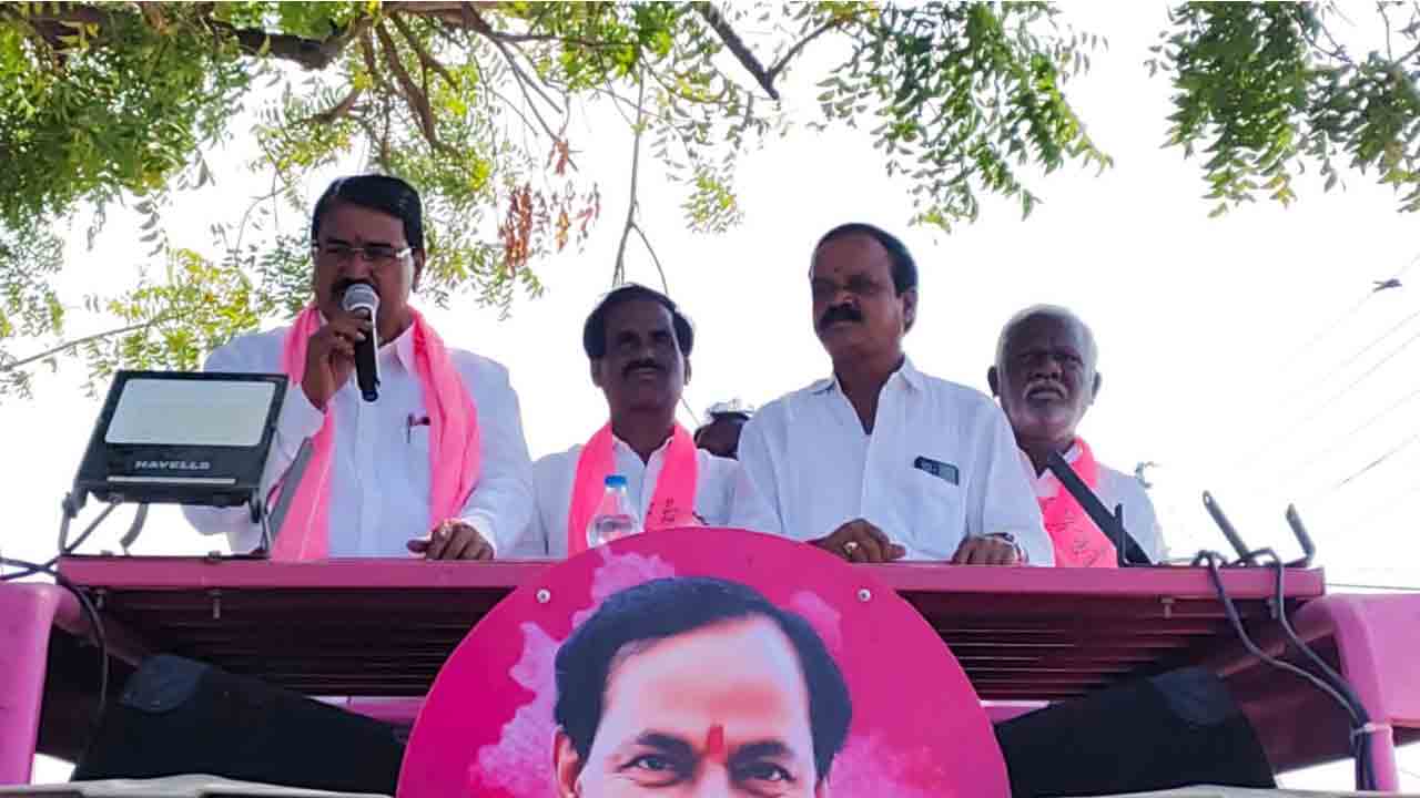 ట్రాక్టర్లకు డీజిల్ పోయించలేనోళ్లు అభివృద్ధి చేస్తారా ?