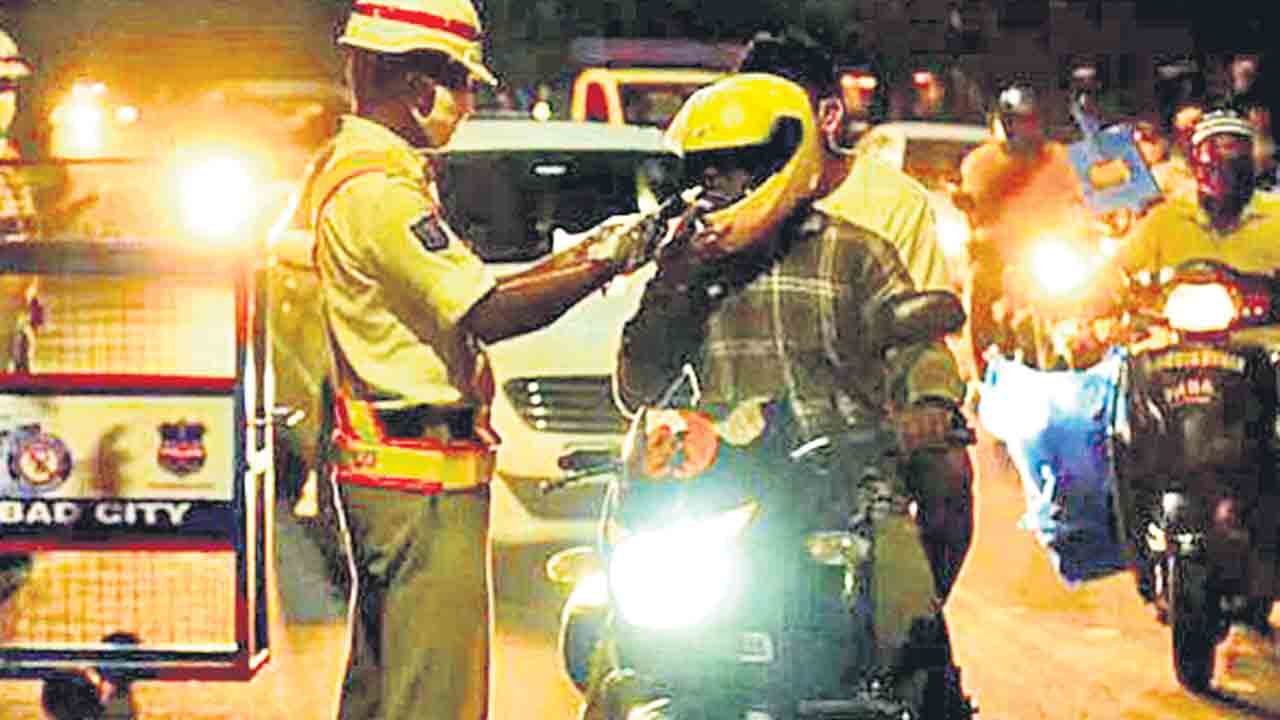 న్యూ ఇయర్‌ వేడుకలపై పోలీస్‌ ఫోకస్‌