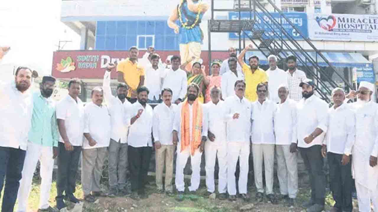 పేదల దేవుడు పండుగ సాయన్న