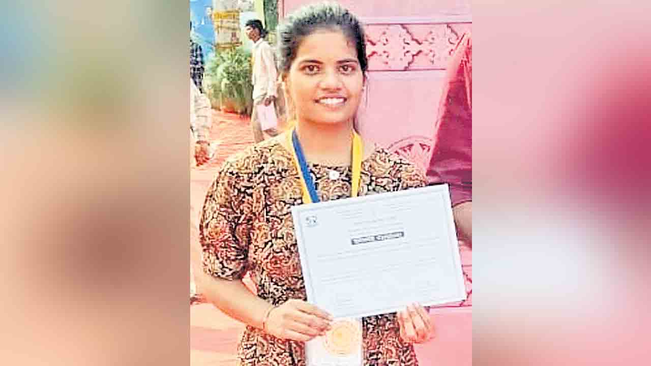 పార్లమెంట్‌లో మెట్‌పల్లి విద్యార్థిని వాజ్‌పేయి జయంతి వేడుకలకు హాజరు