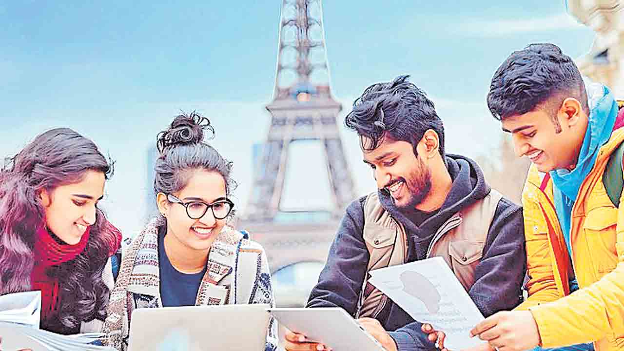 విదేశాల్లో పీజీ చేద్దాం.. ఫారిన్‌కు మన విద్యార్థుల క్యూ.. నీతి ఆయోగ్‌ నివేదిక వెల్లడి