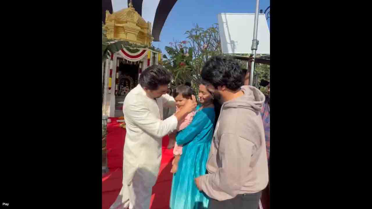 Suriya | కో యాక్టర్ కుమారుడి మెడలో గోల్డ్‌ చైన్‌ వేసిన సూర్య.. వీడియో వైరల్