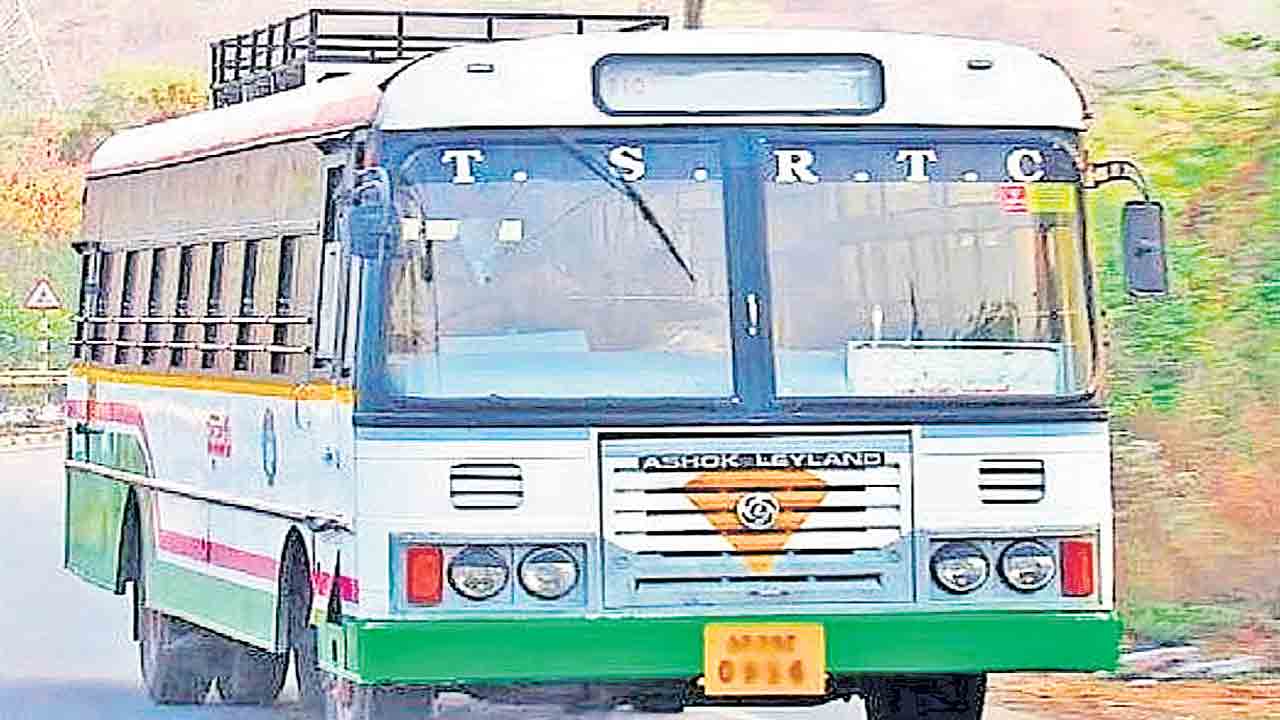 ఆర్టీసీకి రూ 2,080 కోట్లు చెల్లించాలి.. మహాలక్ష్మితో అరకొర నిధులిస్తే ఎలా?