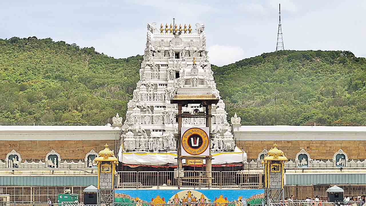 నేటి అర్ధరాత్రి నుంచి శ్రీవారి వైకుంఠ ద్వార దర్శనం