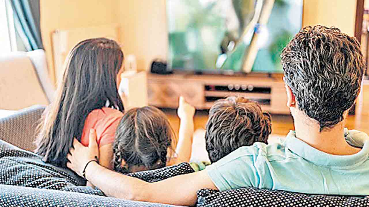 గంటకు 12 నిమిషాలు మాత్రమే యాడ్స్‌.. టీవీ ప్రసార సంస్థలకు ట్రాయ్‌ ఆదేశాలు జారీ