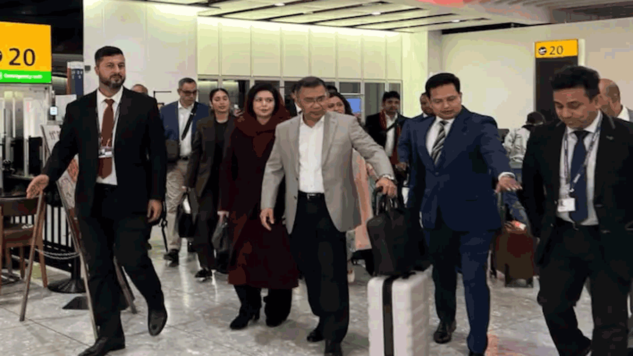 Tarique Rahman | 17 ఏండ్ల తర్వాత స్వదేశానికి తిరిగొచ్చిన తారిక్‌ రెహమాన్‌.. ఢాకా ఎయిర్‌పోర్టులో ఘన స్వాగతం