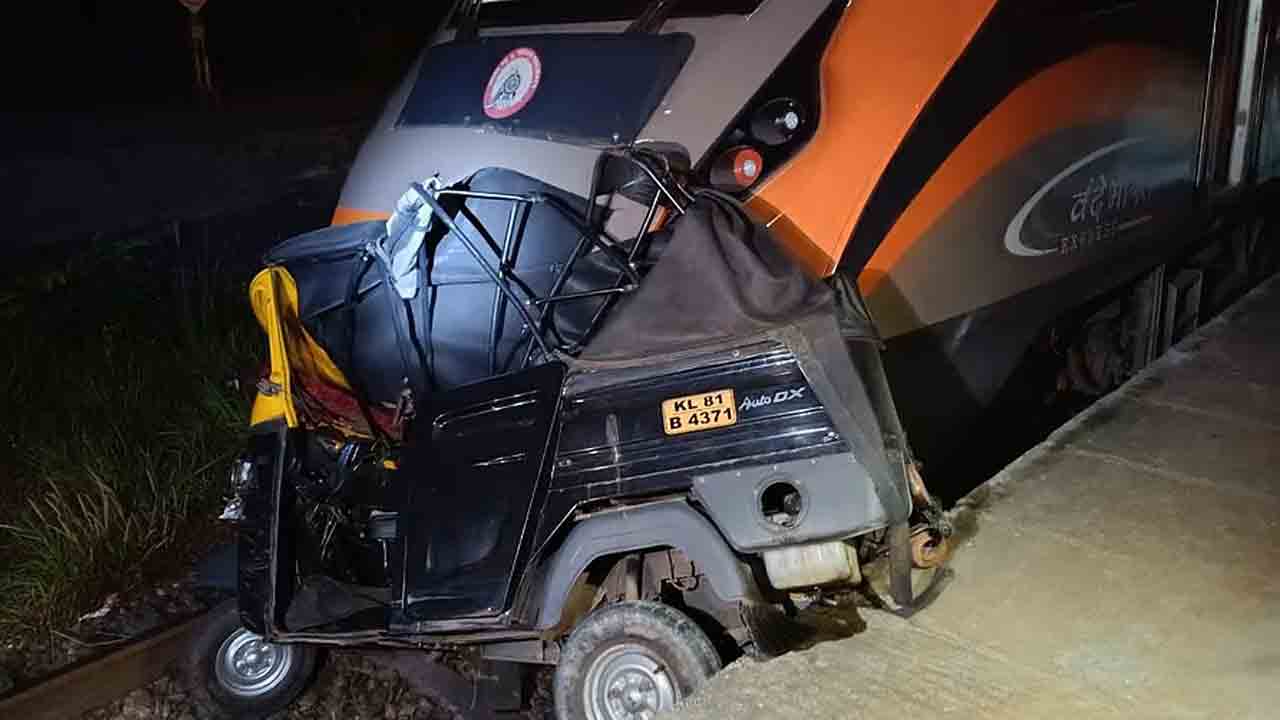 Vande Bharat train | రైల్వే ట్రాక్‌పై ఆటో బోల్తా పడేసిన తాగుబోతు.. వందేభారత్‌ రైలుకు తృటిలో తప్పిన ప్రమాదం