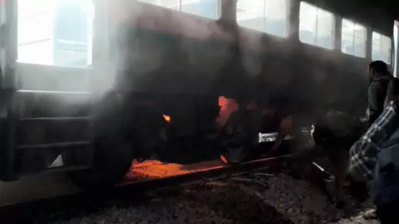 Rangareddy | బెళగావి రైలులో మంటలు.. శంకర్‌పల్లిలో ఘటన