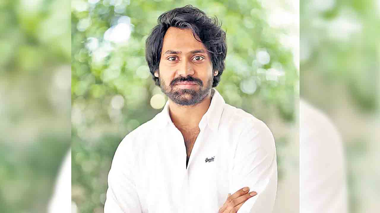 బంధుమిత్రుల అభినందనలతో..