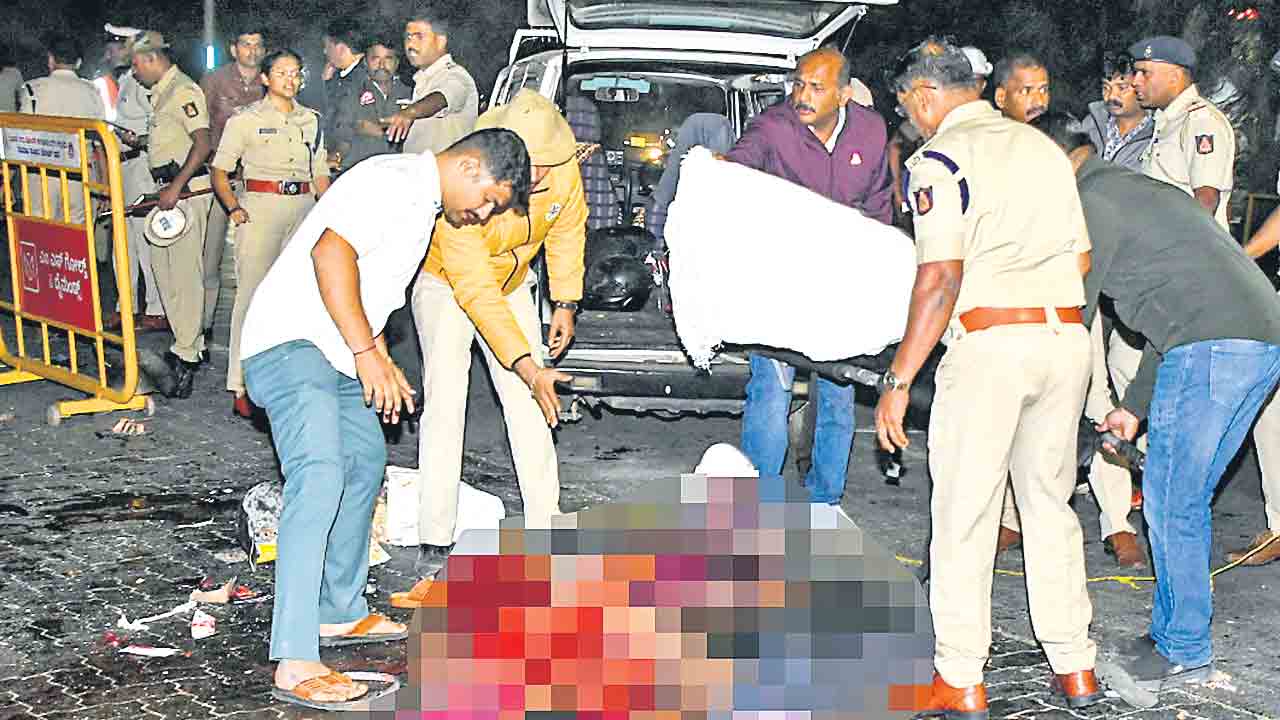 మైసూర్‌ ప్యాలెస్‌ వద్ద పేలుడు..ఇద్దరు మృతి