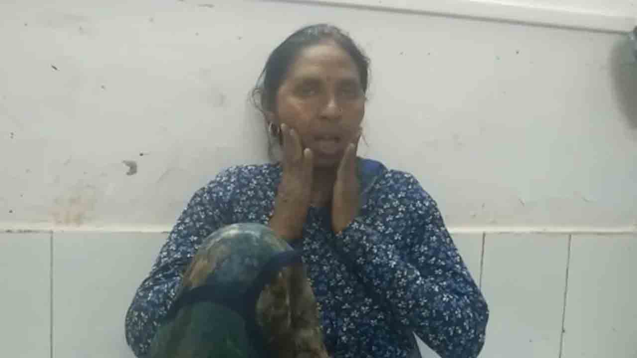 Woman’s Jaw Dislocates | పానీపూరీ తినేందుకు పెద్దగా నోరు తెరిచిన మహిళ..   విరిగిన దవడ
