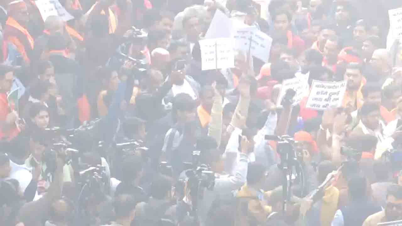 Bangladesh High Commission | ఢిల్లీలోని బంగ్లాదేశ్‌ హైకమిషన్‌ వద్ద ఉద్రిక్తత.. పోలీసులు అప్రమత్తం