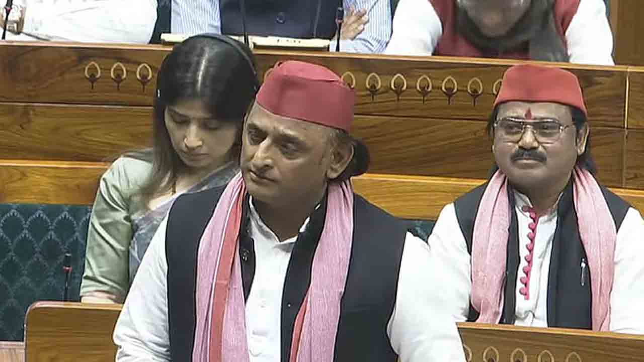 Akhilesh Yadav | స్వాతంత్య్ర పోరాటంలో పాల్గొనని వాళ్లు వందేమాతరం గురించి మాట్లాడుతున్నారు : అఖిలేష్‌ యాదవ్‌