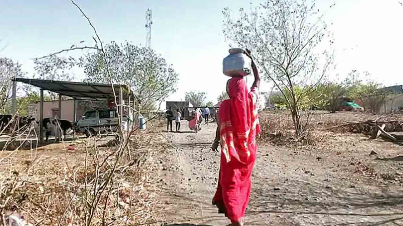 Birth Certificate Scam | ఆ గ్రామ జనాభా 1,500.. 3 నెలల్లో 27,000కుపైగా   జననాలు!