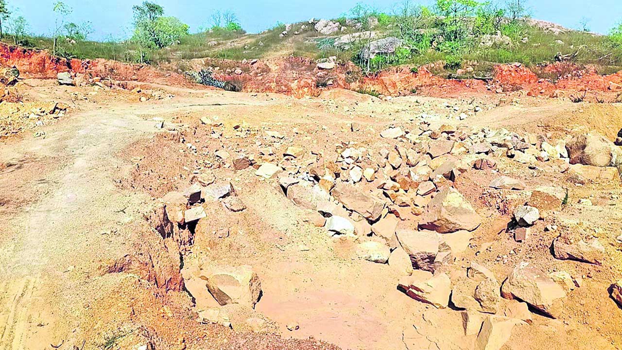 గుట్టను మింగిన ఘనులపై చర్యలేవీ?