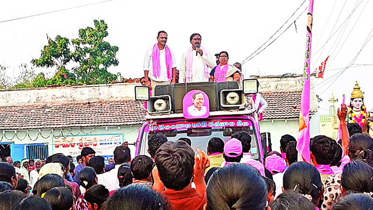 బోగస్‌ హామీలను ఎండగట్టాలి