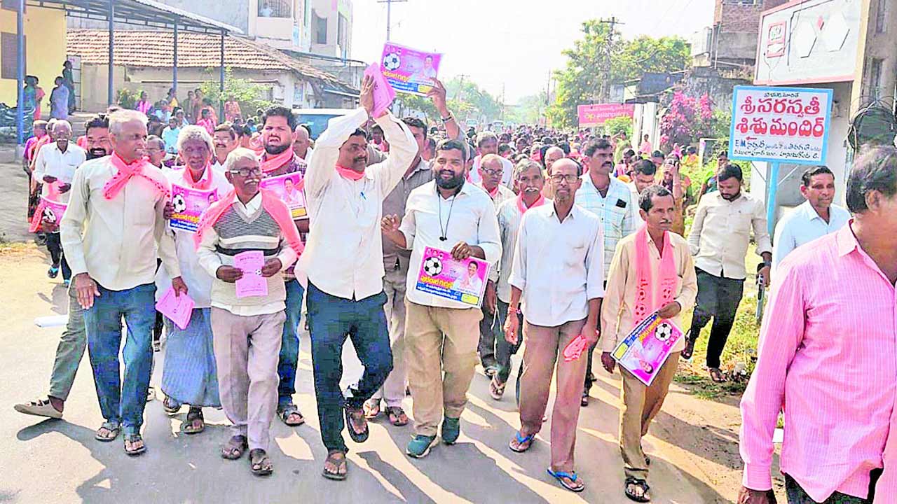 వేడెక్కిన పల్లె పోరు