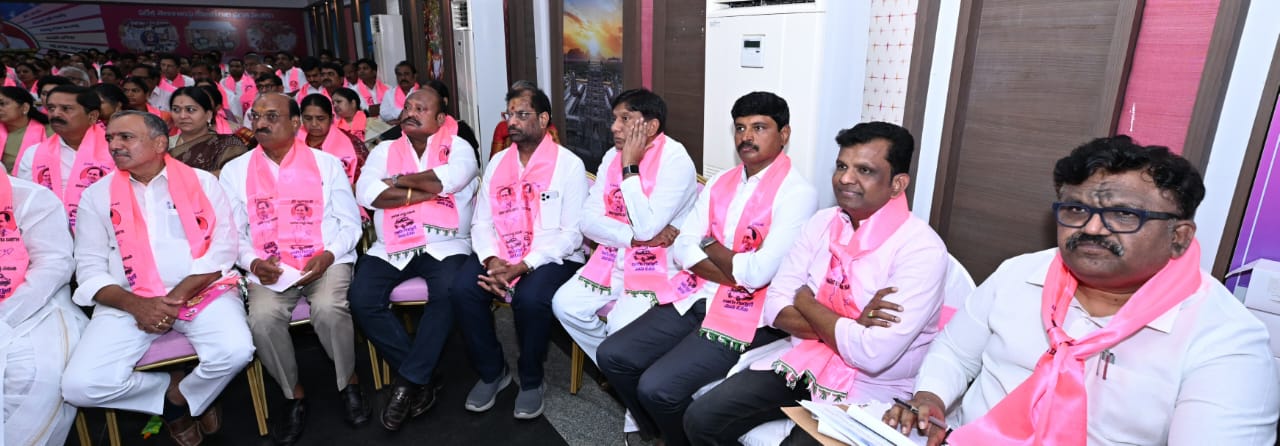  KCR | తెలంగాణ భవన్‌లో కేసీఆర్‌ మీటింగ్‌.. ఫొటోలు