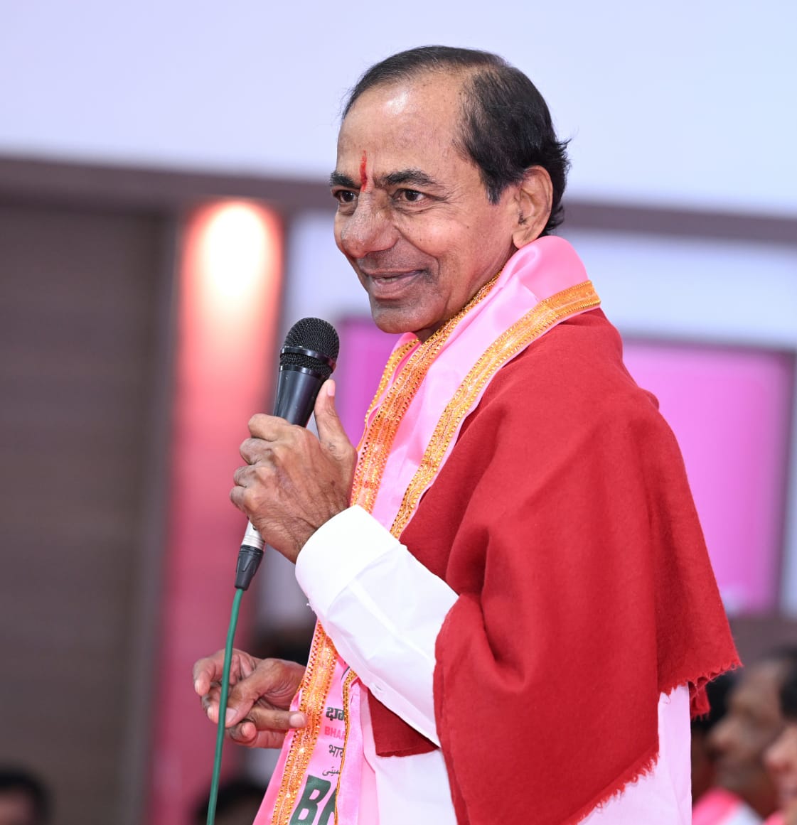  KCR | తెలంగాణ భవన్‌లో కేసీఆర్‌ మీటింగ్‌.. ఫొటోలు