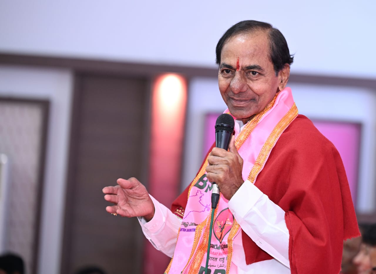 KCR | తెలంగాణ భవన్‌లో కేసీఆర్‌ మీటింగ్‌.. ఫొటోలు