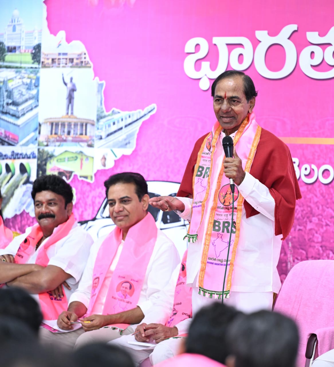  KCR |  హైదరాబాద్‌లోని తెలంగాణ భవన్‌లో బీఆర్‌ఎస్‌ఎల్పీ, రాష్ట్ర కార్యవర్గ సంయుక్త సమావేశం జరిగింది. 
