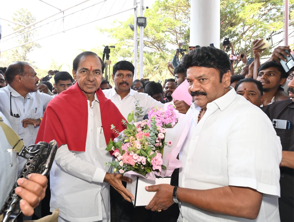 KCR | తెలంగాణ భవన్‌లో కేసీఆర్‌ మీటింగ్‌.. ఫొటోలు