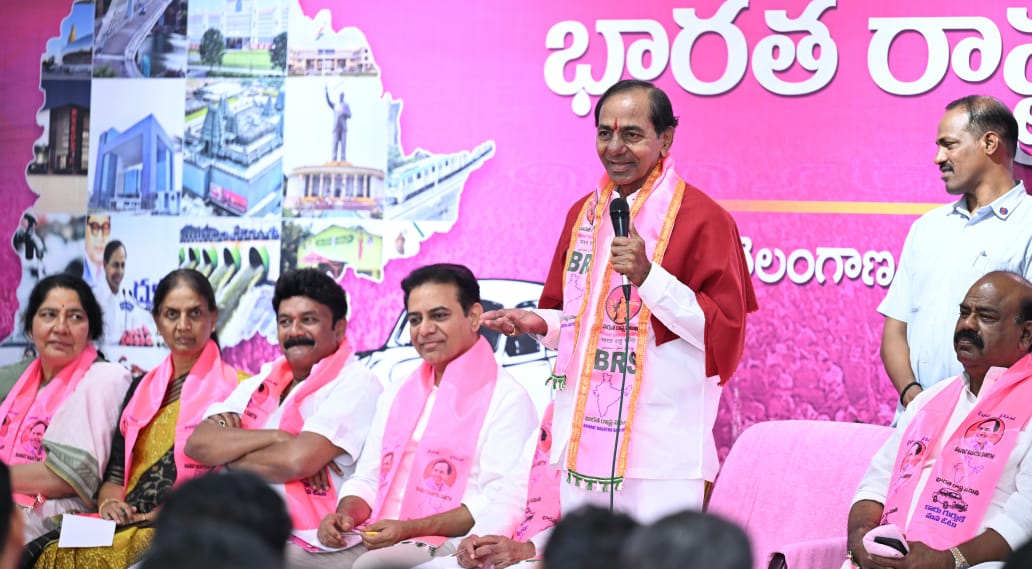 KCR | తెలంగాణ భవన్‌లో కేసీఆర్‌ మీటింగ్‌.. ఫొటోలు