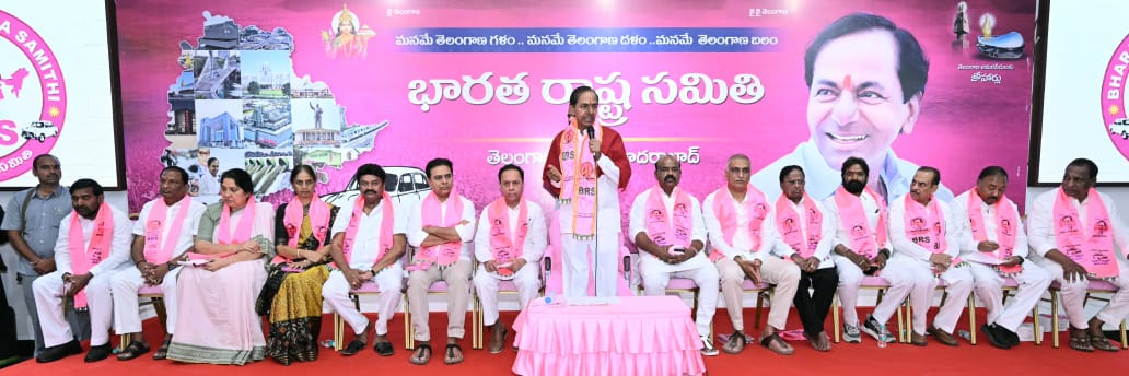  KCR | తెలంగాణ భవన్‌లో కేసీఆర్‌ మీటింగ్‌.. ఫొటోలు