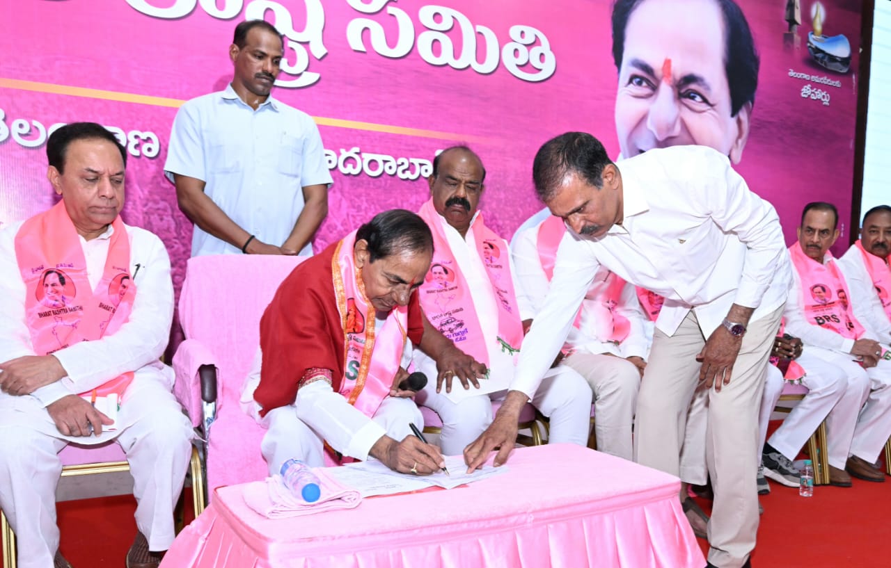  KCR | తెలంగాణ భవన్‌లో కేసీఆర్‌ మీటింగ్‌.. ఫొటోలు
