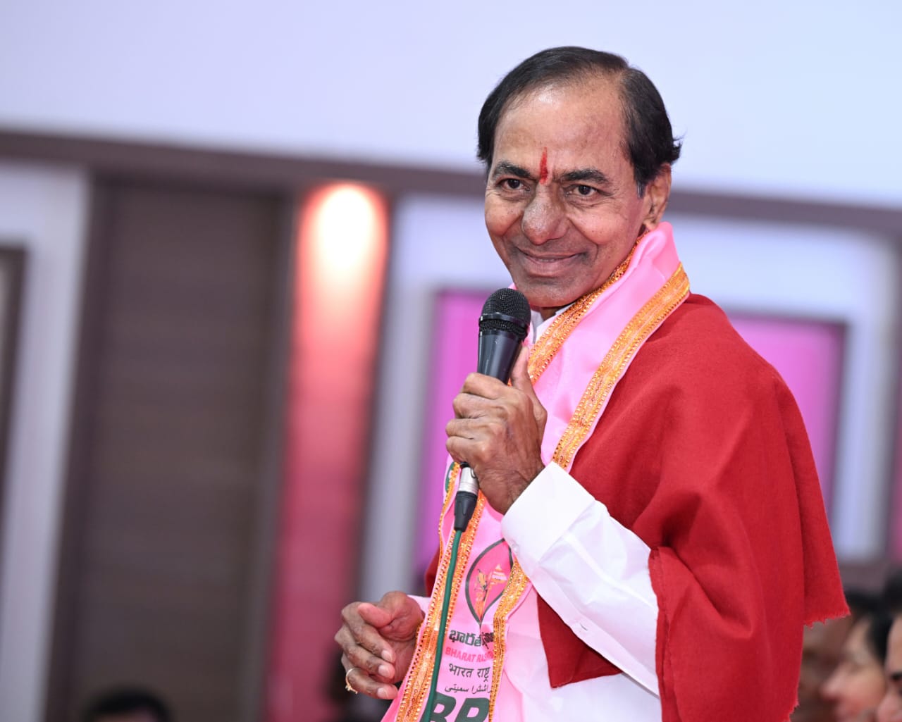  KCR | తెలంగాణ భవన్‌లో కేసీఆర్‌ మీటింగ్‌.. ఫొటోలు