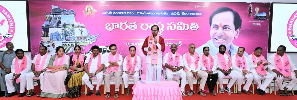 KCR | తెలంగాణ భవన్‌లో కేసీఆర్‌ మీటింగ్‌.. ఫొటోలు