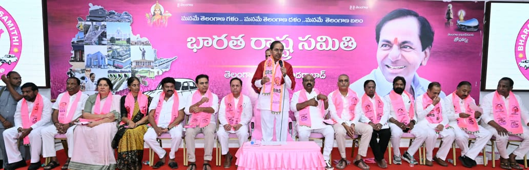  KCR | తెలంగాణ భవన్‌లో కేసీఆర్‌ మీటింగ్‌.. ఫొటోలు