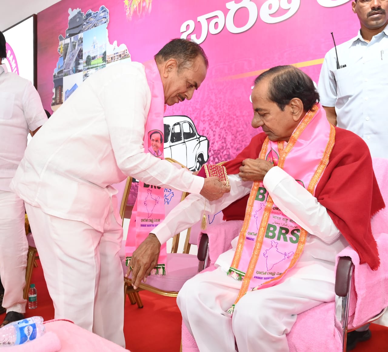 KCR | తెలంగాణ భవన్‌లో కేసీఆర్‌ మీటింగ్‌.. ఫొటోలు