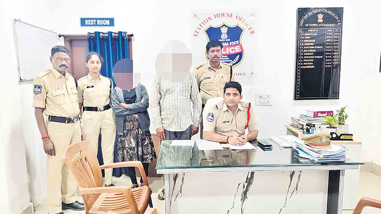 ప్రభుత్వ ఉద్యోగాలిప్పిస్తామని ఘురానా మోసం !