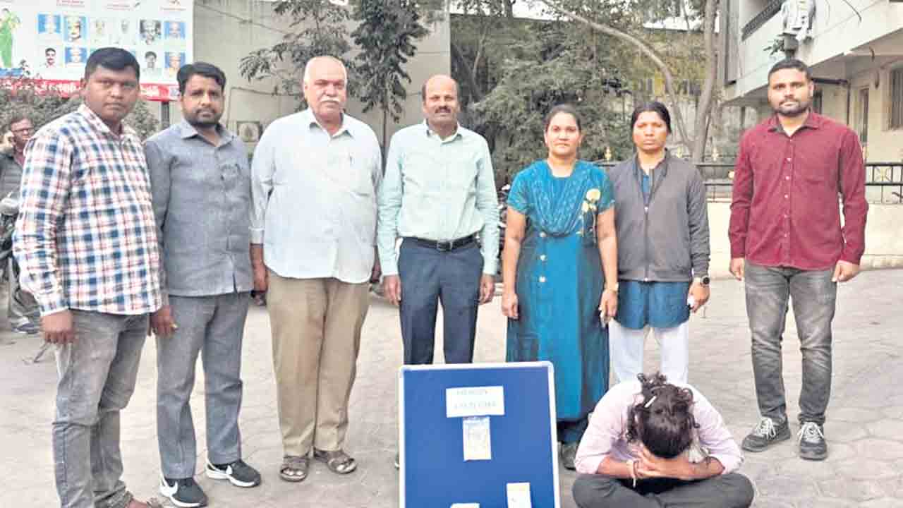 డ్రగ్స్‌ విక్రయిస్తున్న సాఫ్ట్‌వేర్‌ ఉద్యోగి అరెస్ట్‌