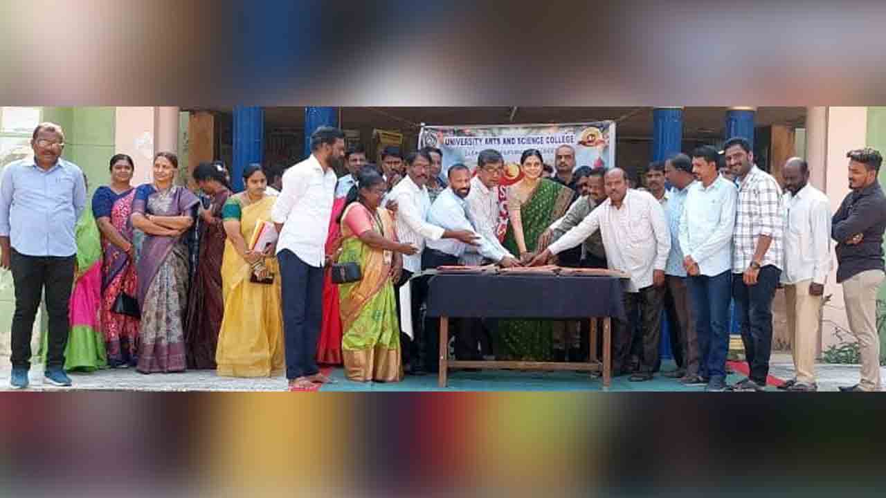Arts College | ఆర్ట్స్​‍కాలేజీలో ఘనంగా క్రిస్మస్ వేడుకలు