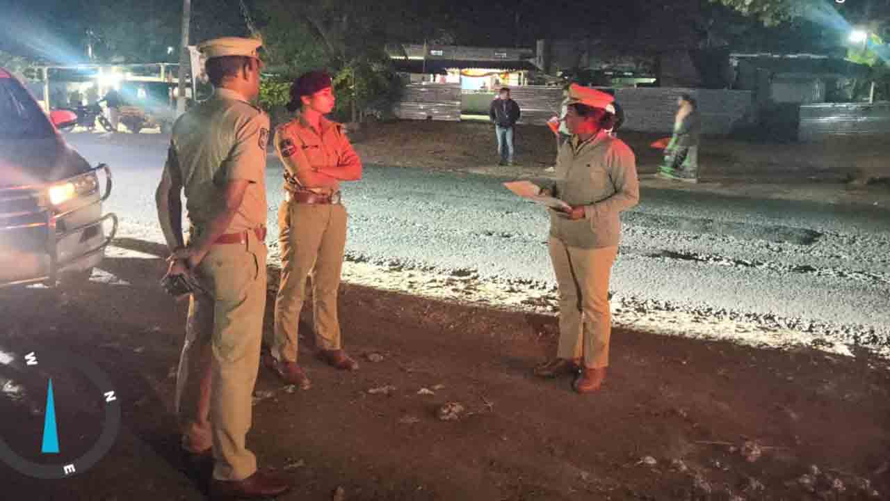 Karepally | సమస్యాత్మక పోలింగ్ స్టేషన్‌ను పరిశీలించిన ఏఎస్పీ.. అందరూ సహకరించాలని పిలుపు..!