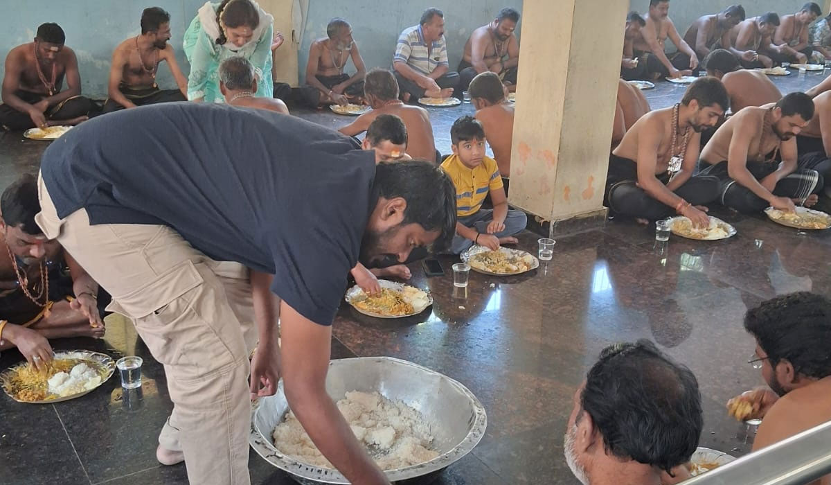 Godavarikhani | అయ్యప్ప సేవలో యువ ఇంజనీర్ దంపతులు