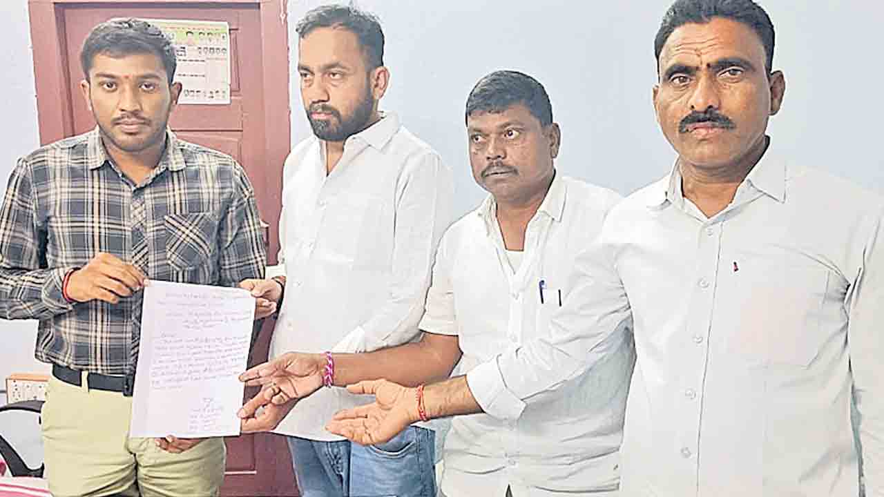 అభ్యర్థి బ్యాలెట్‌ నమూనాపై అభ్యంతరం