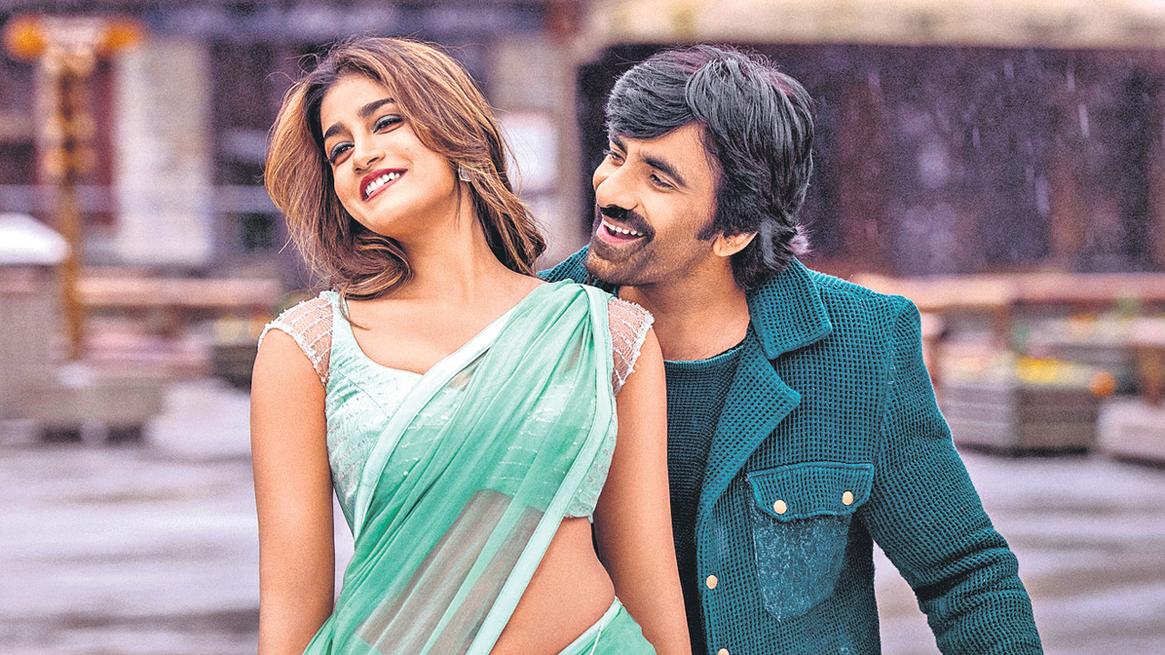 చల్లగాలి కావాలంటే చందమామను తీసుకొస్తాడే..