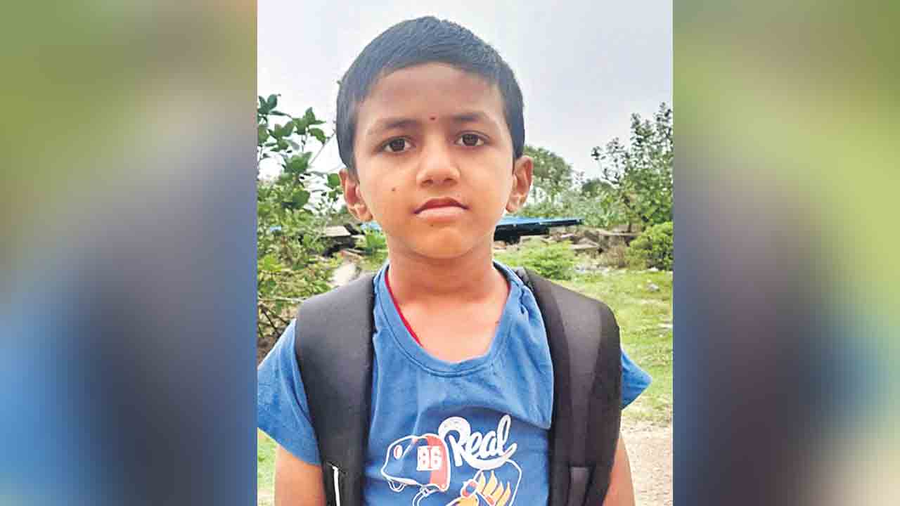 బాలున్ని మింగిన పెన్సిల్‌