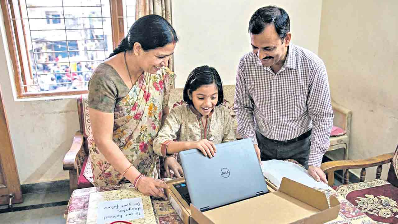 20 వేలకే బ్రాండెడ్‌ ల్యాపీ! కొనాలా? వద్దా?