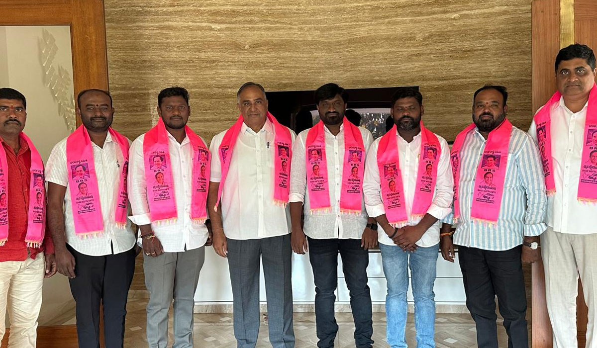 Join BRS | కాంగ్రెస్‌ని వీడి బీఆర్ఎస్‌లో చేరిన రుద్రవరం ఉప సర్పంచ్, మరో వార్డు సభ్యుడు