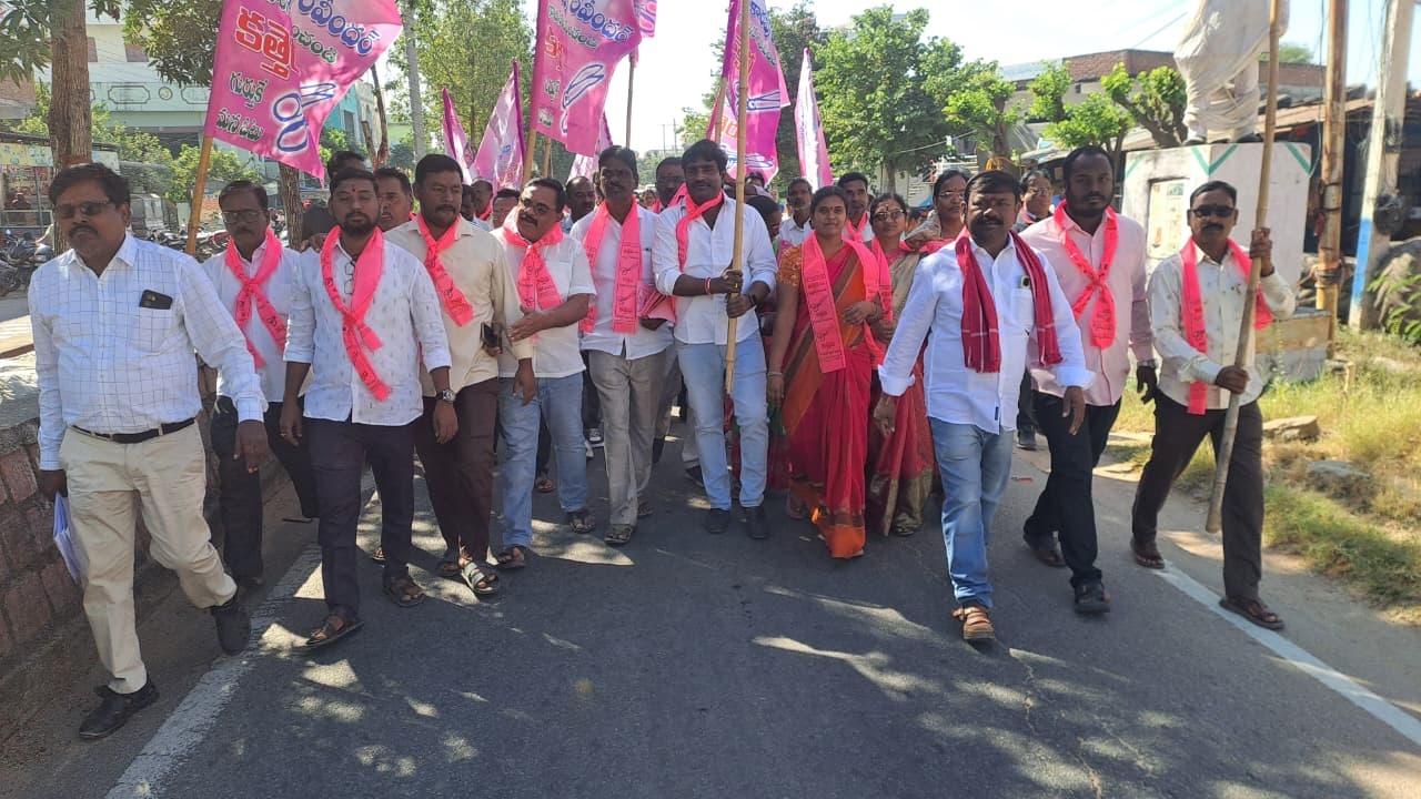 Panchayathi Elections | ఆశీర్వదించండి.. గ్రామాన్ని అమరింత అభివృద్ధి చేస్తా: తంగళ్లపల్లి బీఆర్‌ఎస్‌ సర్పంచ్‌ అభ్యర్థి