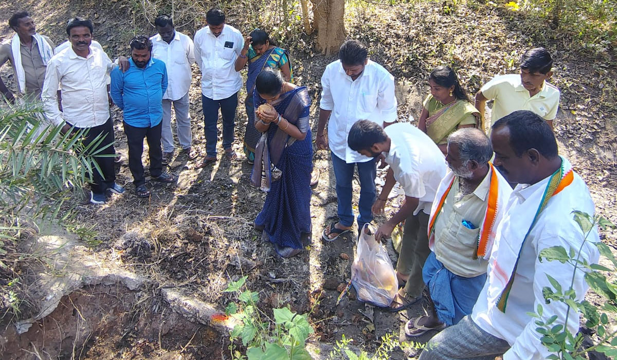 Sarangapur | సారంగాపూర్‌లో కెనాల్ గండికి మరమ్మతులు