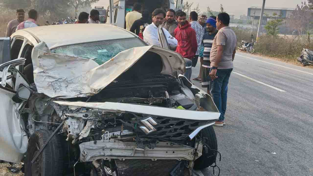 Road accident | జనగామ జిల్లాలో ఘోర రోడ్డు ప్రమాదం.. ఒకరి మృతి, ముగ్గురికి తీవ్ర గాయాలు