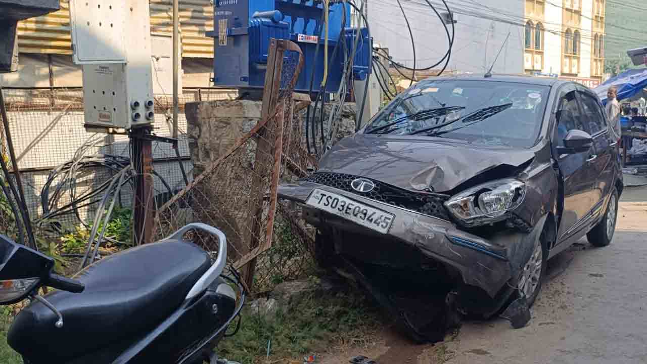 Hanumakonda | కుమార్‌పల్లిలో కారు బీభత్సం.. నలుగురికి తీవ్ర గాయాలు