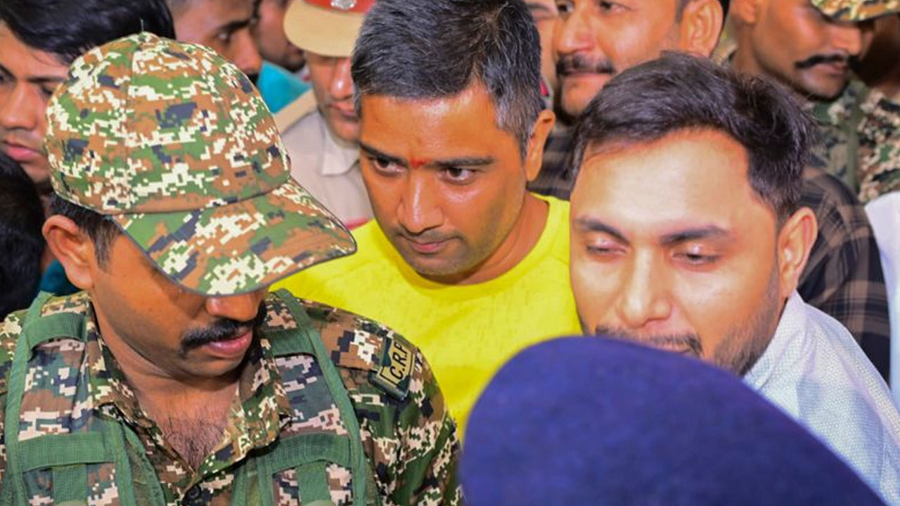 Chhattisgarh Liquor Scam: లిక్క‌ర్ స్కామ్‌లో సీఎం కుమారుడికి ముట్టిన 250 కోట్లు !